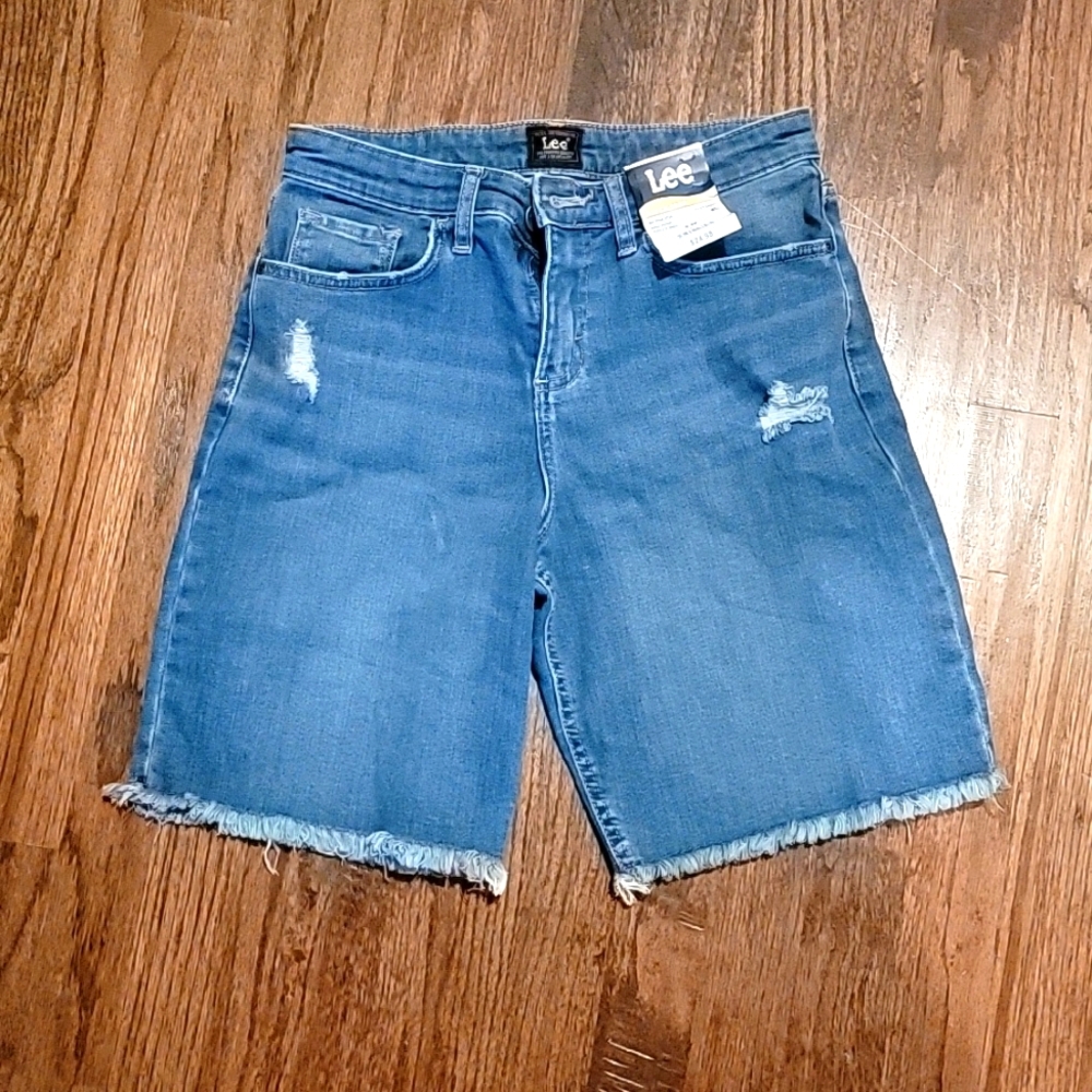 Lee denim shorts. SIZE 2